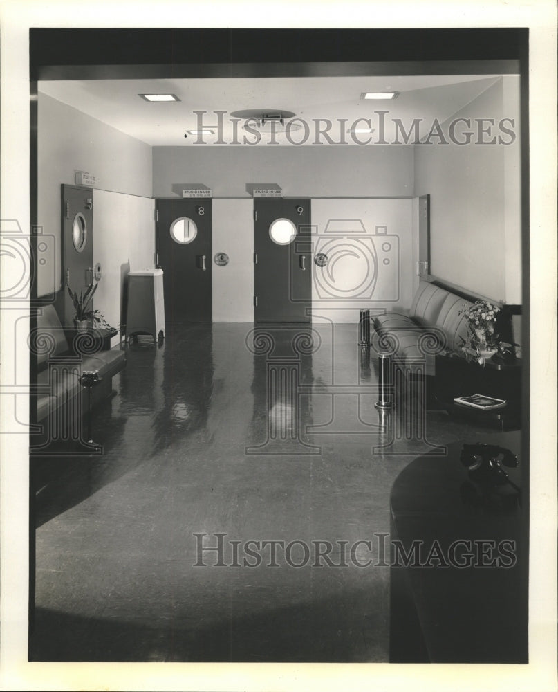 Green room for artists - RRW51729 - Historic Images