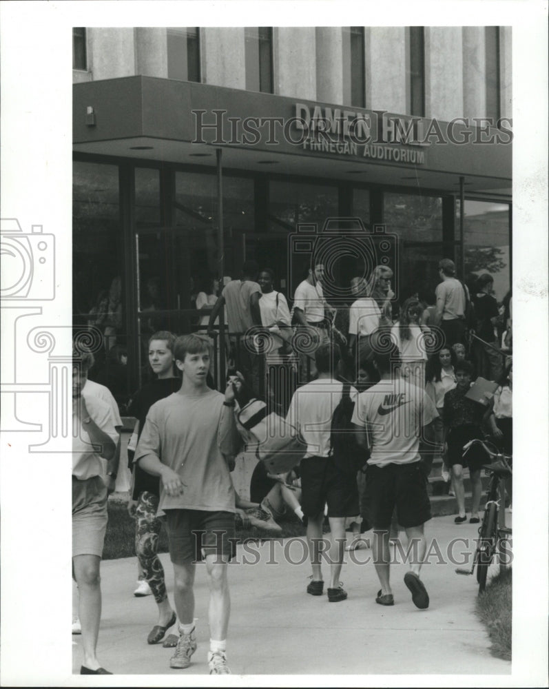 1991 Press Photo Loyola Univ combines with Mundelein - RRW51813 - Historic Images