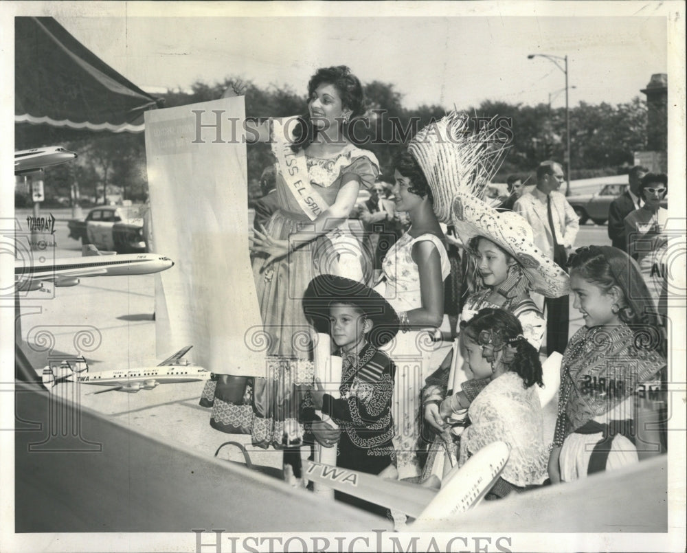 1959 Press Photo Pan American Games Schedule Onlookers - RRW52081 - Historic Images