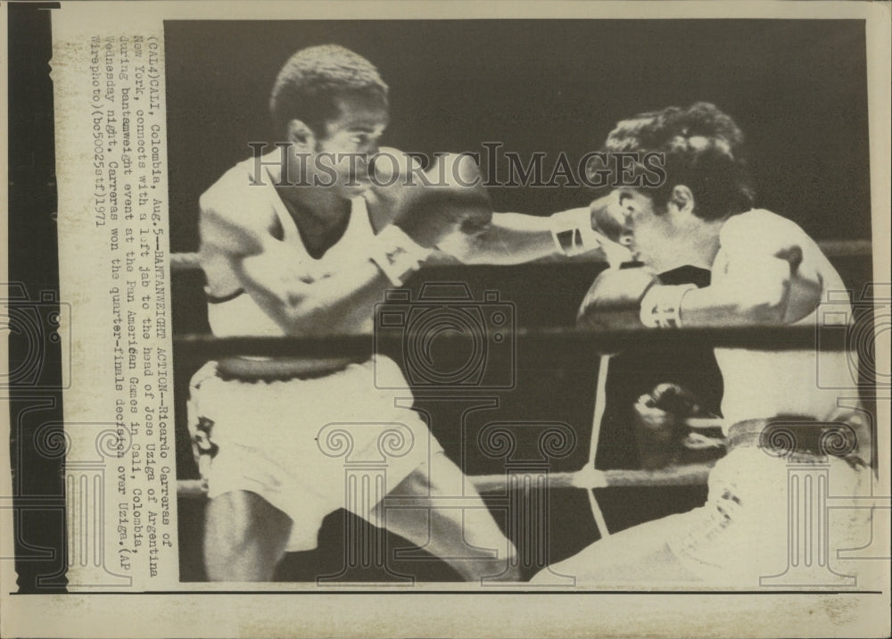 1971 Press Photo Ricardo Carreras Boxes Jose Uziga - RRW52197 - Historic Images