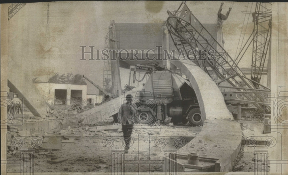 1967 Press Photo Naval Air Station Construction Wreck - RRW52351 - Historic Images