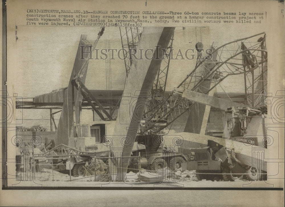 1967 Press Photo Hangar Construction Accident Weymouth - RRW52353 - Historic Images