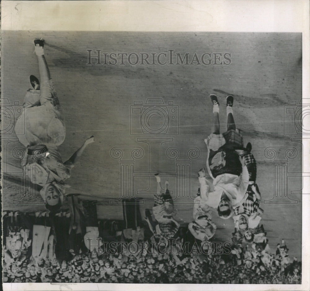 1961 Press Photo Carolyn McGlamery Sandra Besore Race - RRW52473 - Historic Images