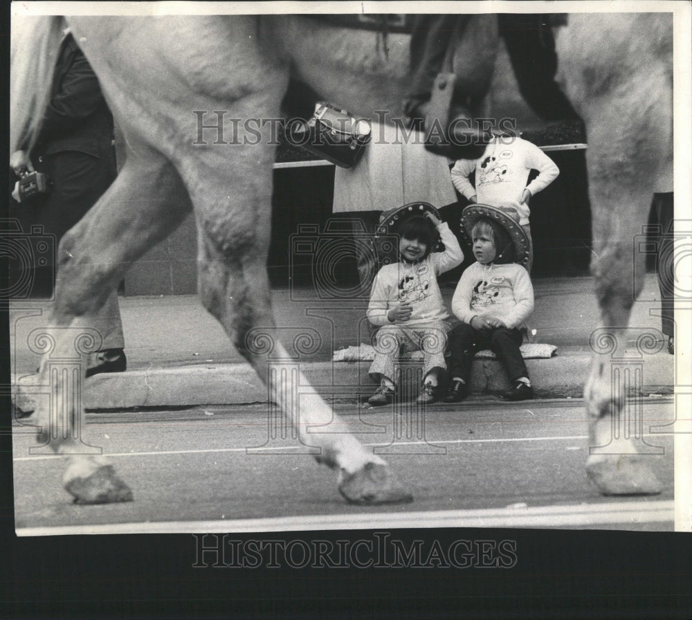 1972 Press Photo Children Pan American Parade - RRW52505 - Historic Images