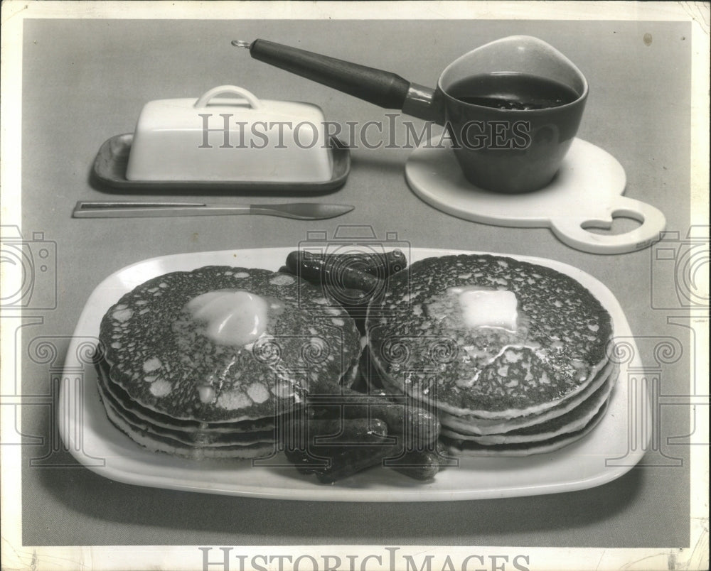 1965 Press Photo Golden Apple Cornmeal Pancakes - RRW52527 - Historic Images