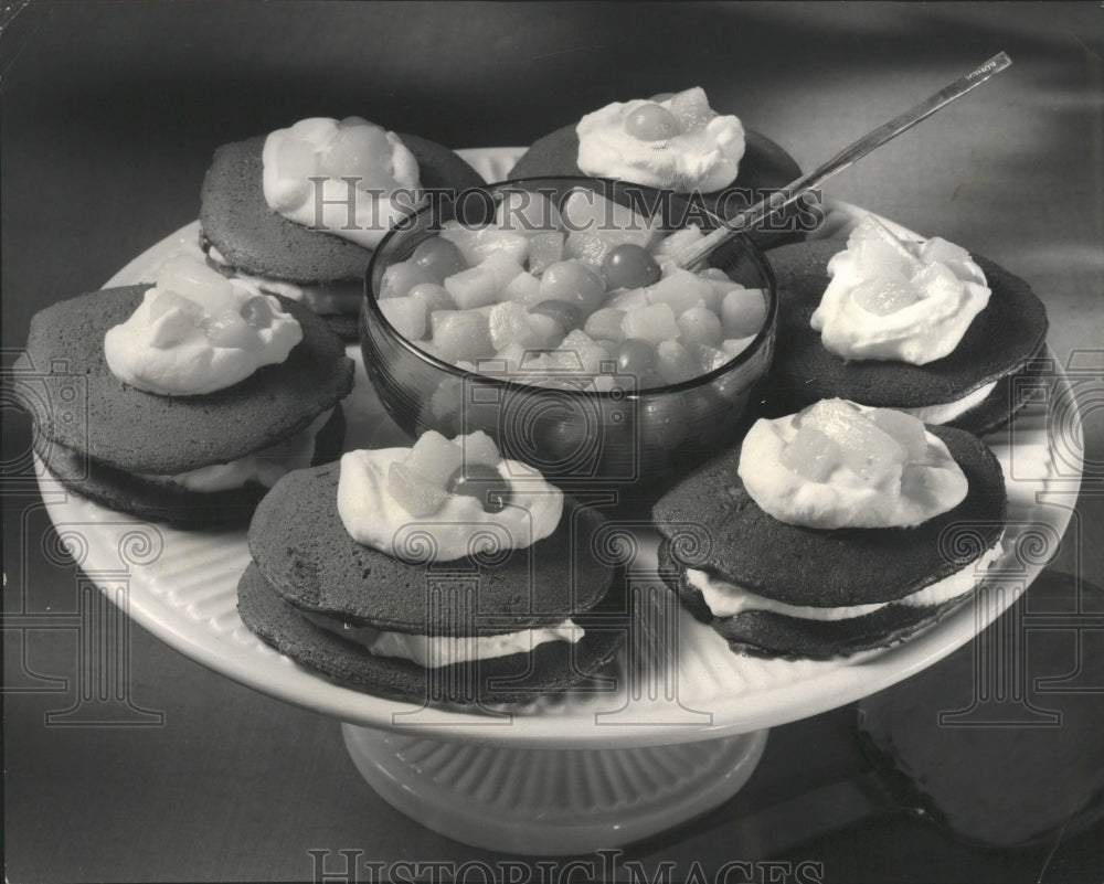 1964 Press Photo Pancake Stacks Gingerbread Fruit - RRW52537 - Historic Images