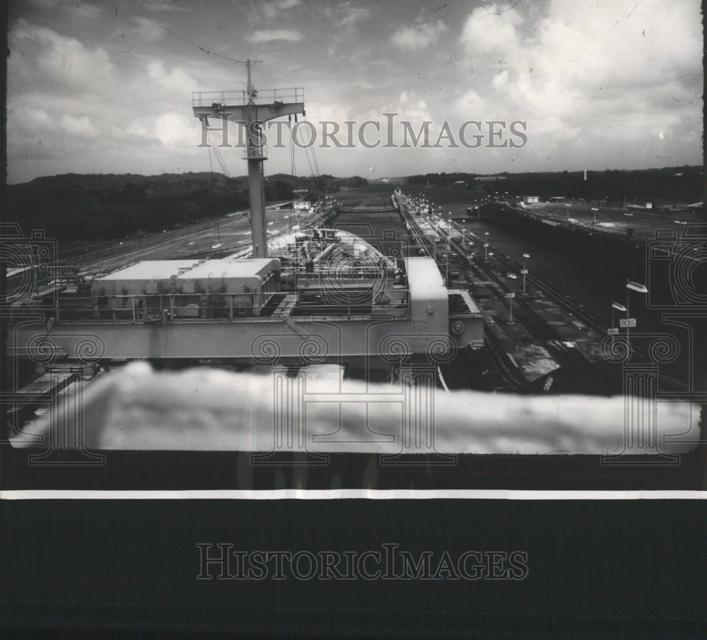 1975 Press Photo Panama Canal Cargo Liner Leaving - RRW52637 - Historic Images