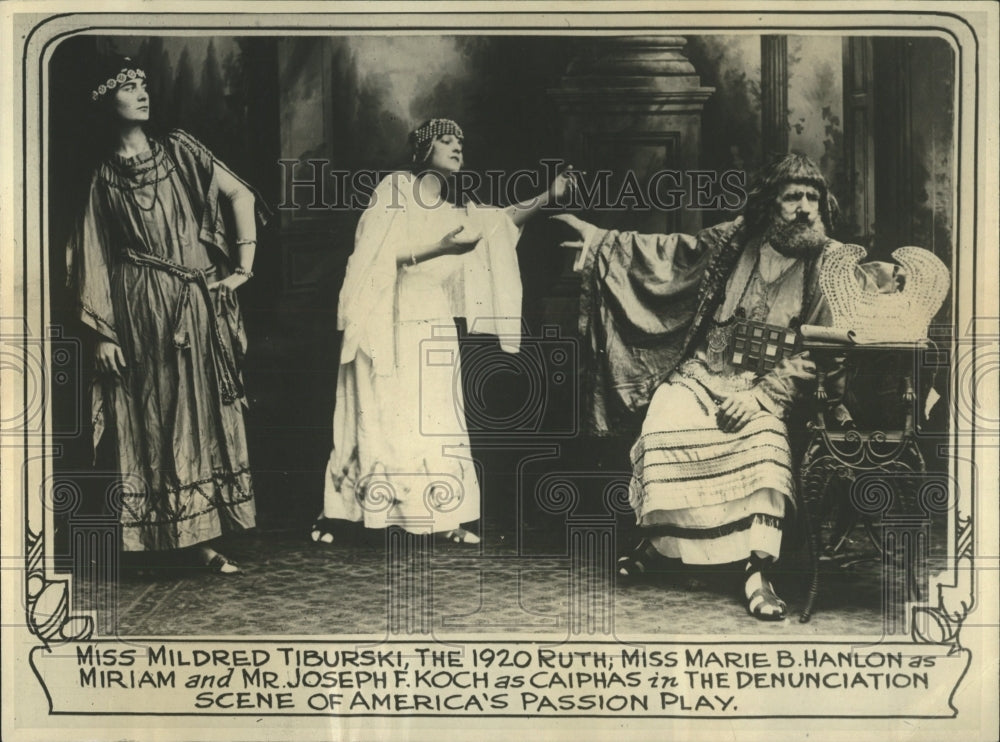 Scene in Passion Play - RRW52663 - Historic Images