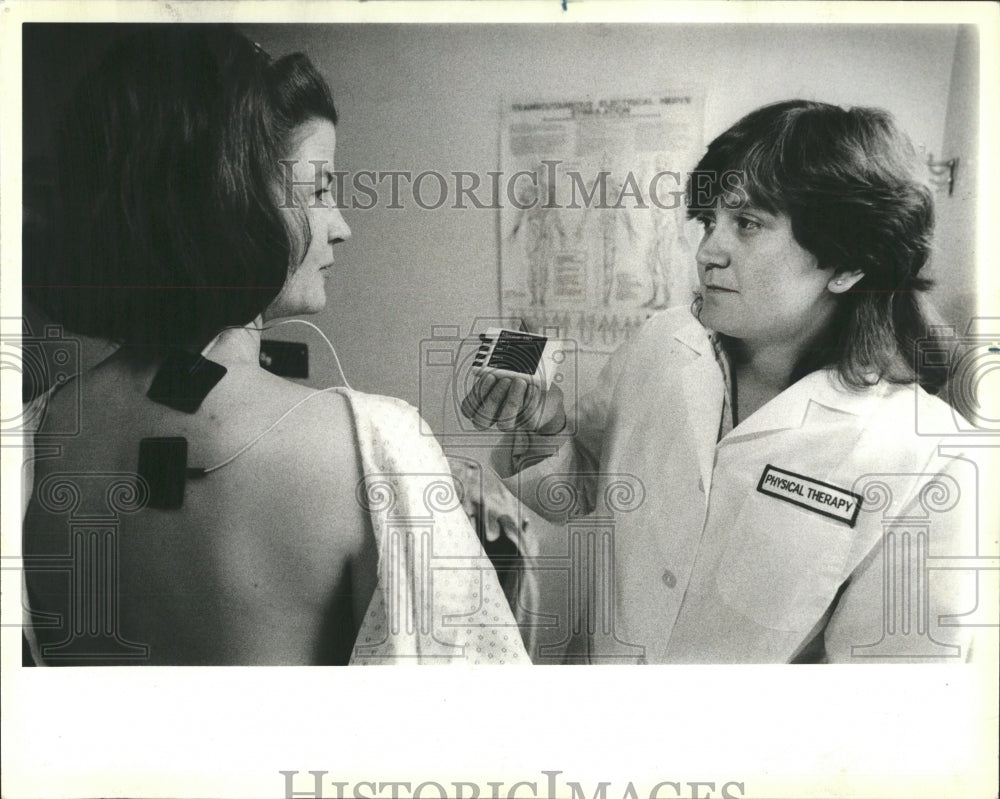 1984 Press Photo Trans-Cutaneous Electric Stimulator - RRW52743 - Historic Images