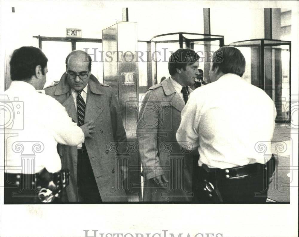 1980 Press Photo Search Criminal Courts Building - RRW52755 - Historic Images