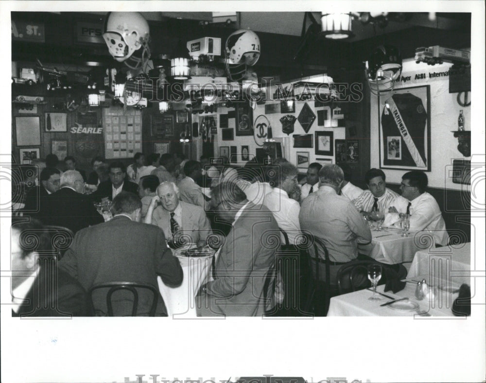 1993 Press Photo Cricket&#39;s Restaurant - RRW52775 - Historic Images