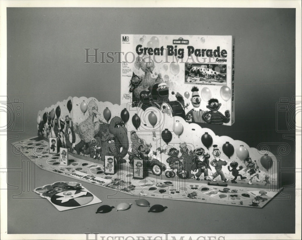 1990 Press Photo Great Big Parade Milton Bradley Game - RRW52813 - Historic Images