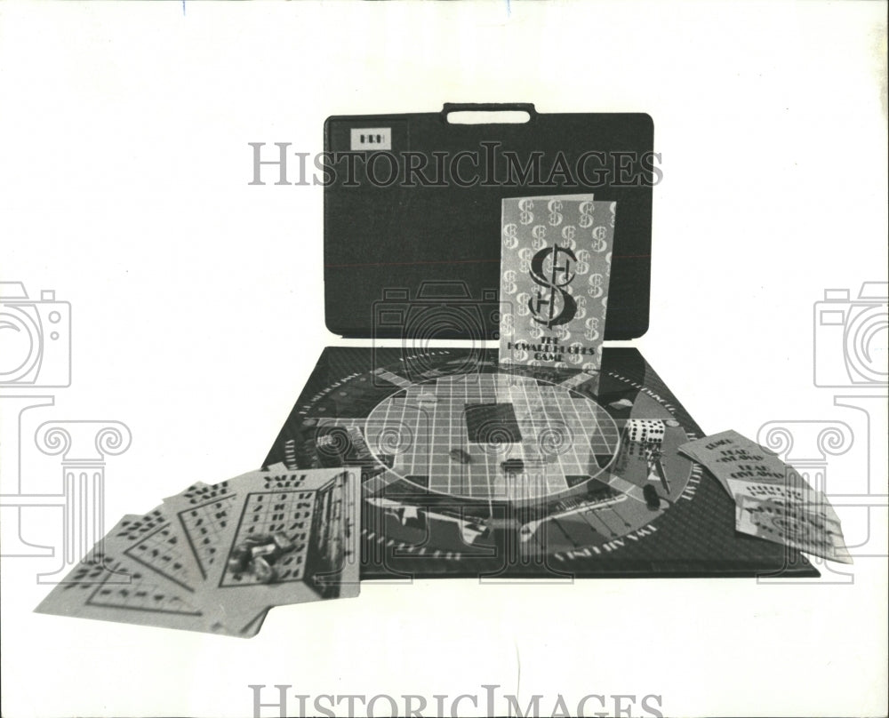 1972 Press Photo Family Board Games Howard Hughes Sets - RRW52815 - Historic Images