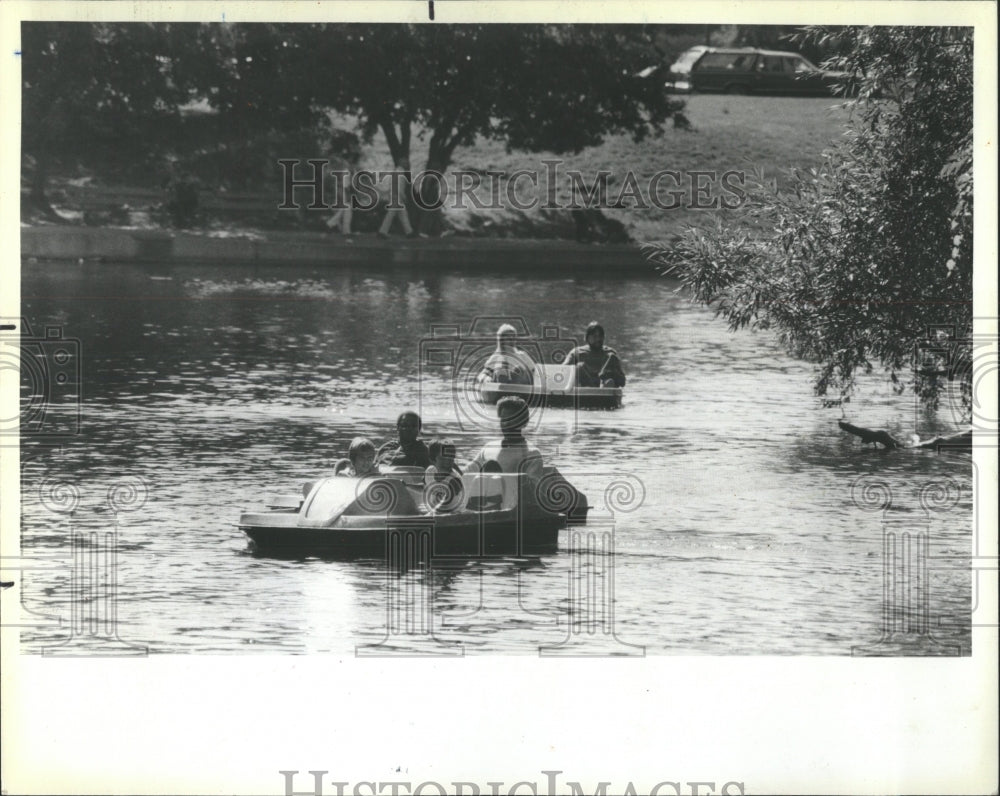 1984 Press Photo Pete Wuerl &amp; Helen Raece Ride Boats - RRW52951 - Historic Images