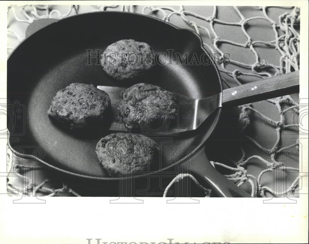 1989 Press Photo Food Crab Cakes - RRW53041 - Historic Images