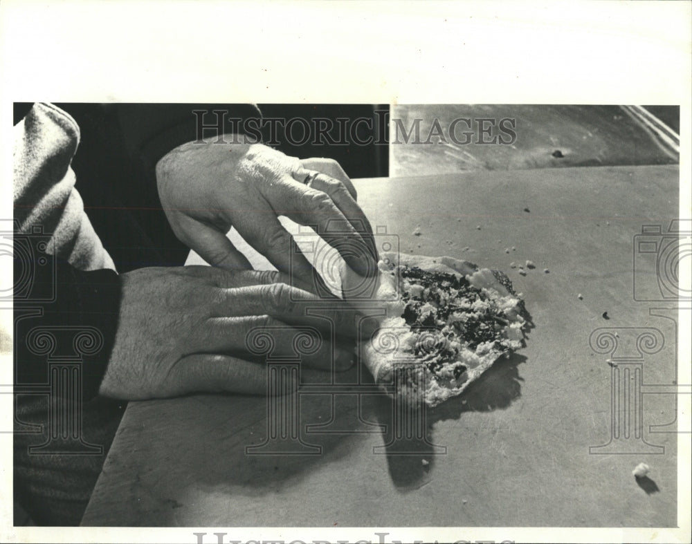 1981 Press Photo Cook Rolling Up Stuffed Crepe - RRW53045 - Historic Images