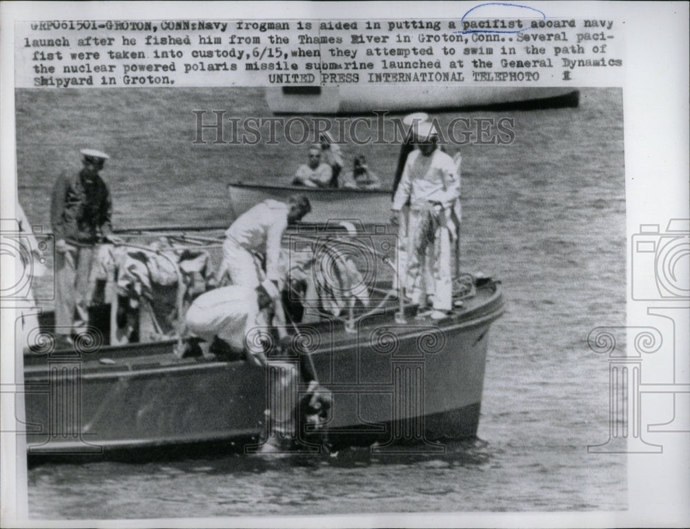 1961 Press Photo Pacifists Navy Launch - RRW53075 - Historic Images