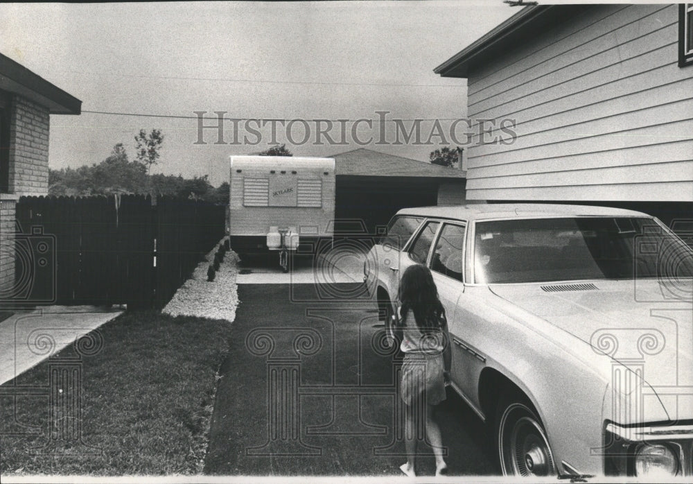 1972 Press Photo Camper Crestwood IL Parking Ordinance - RRW53091 - Historic Images