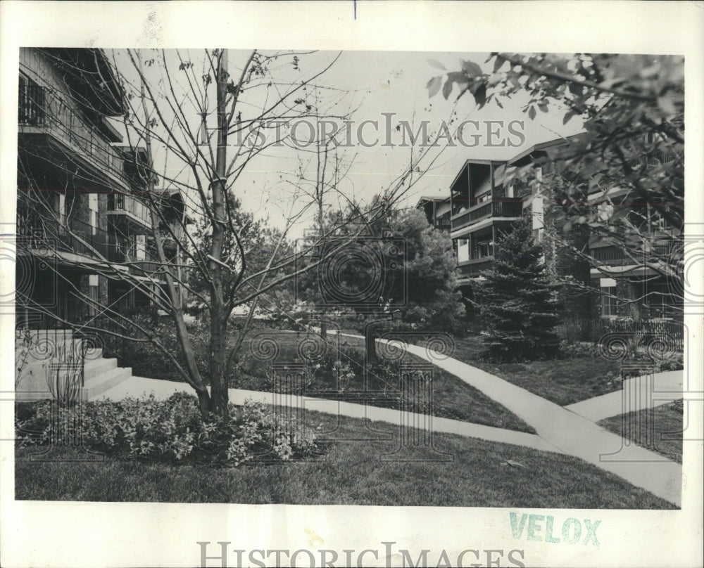 1975 Press Photo Jack Hargrove Sandpiper South Condos - RRW53093 - Historic Images