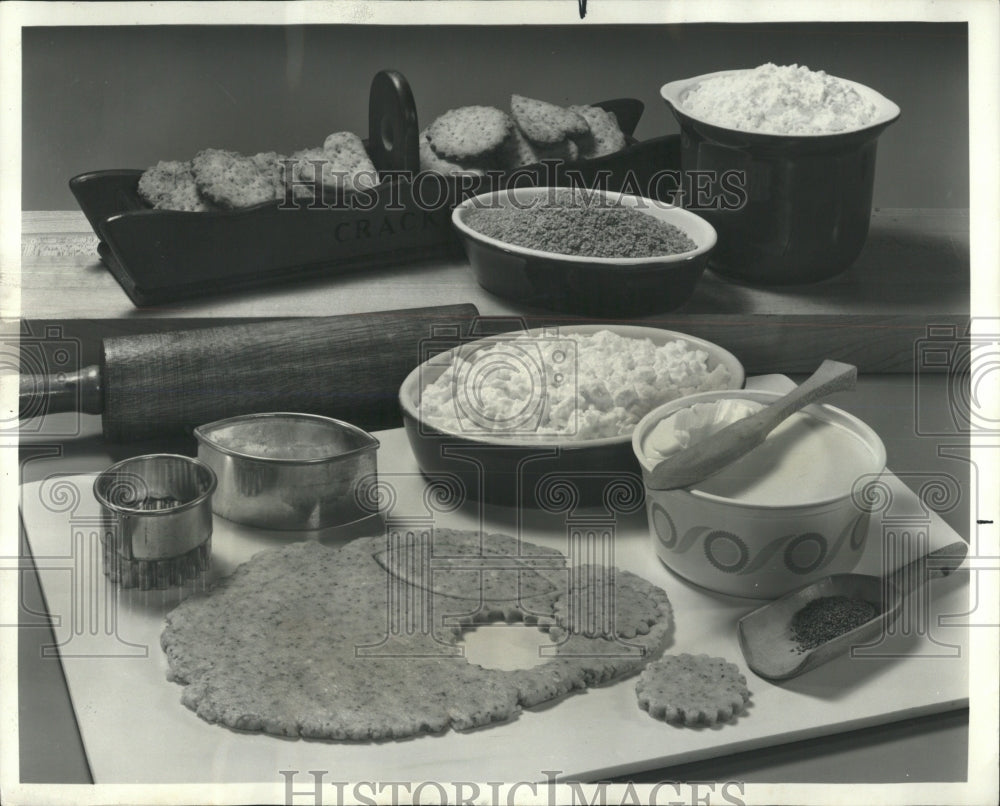 1975 Press Photo Wheat germ &amp; Cottage cheese crackers - RRW53189 - Historic Images