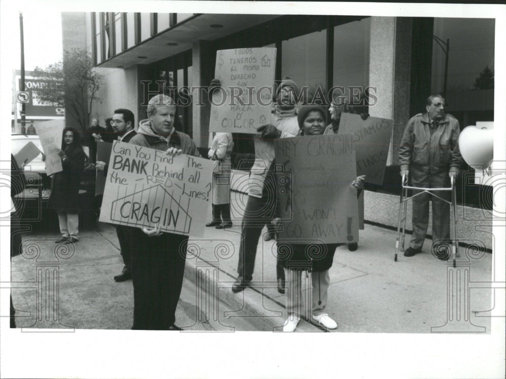 1993 Press Photo Protesting Cragin Federal Bank - RRW53217 - Historic Images