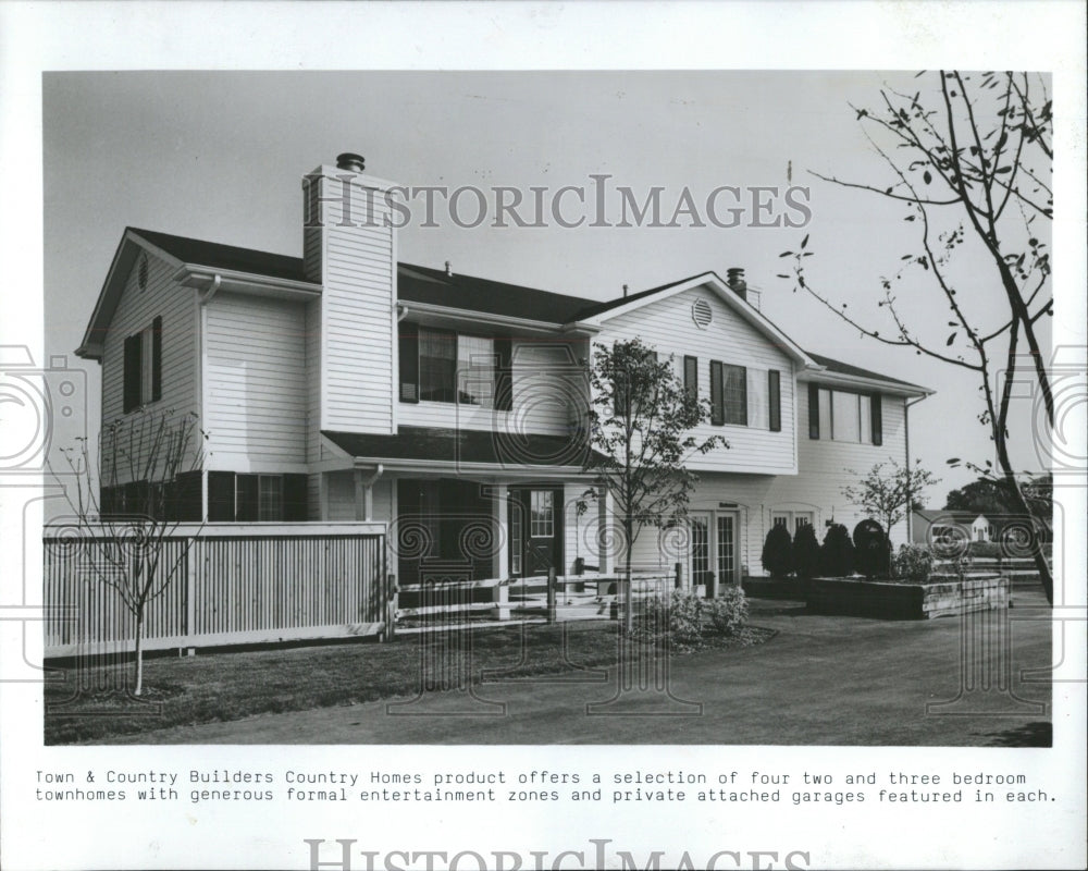 1983 Press Photo Coventry Condominiums Clarendon Hills - RRW53243 - Historic Images