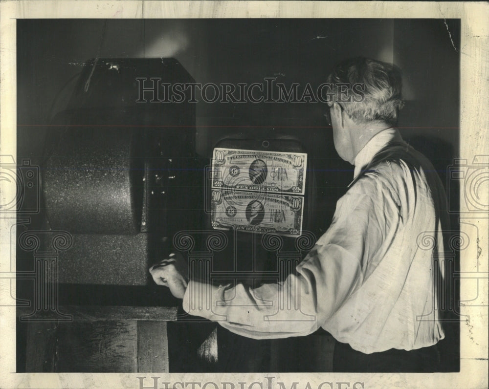 1942 Press Photo Epidiascope images - RRW53313 - Historic Images