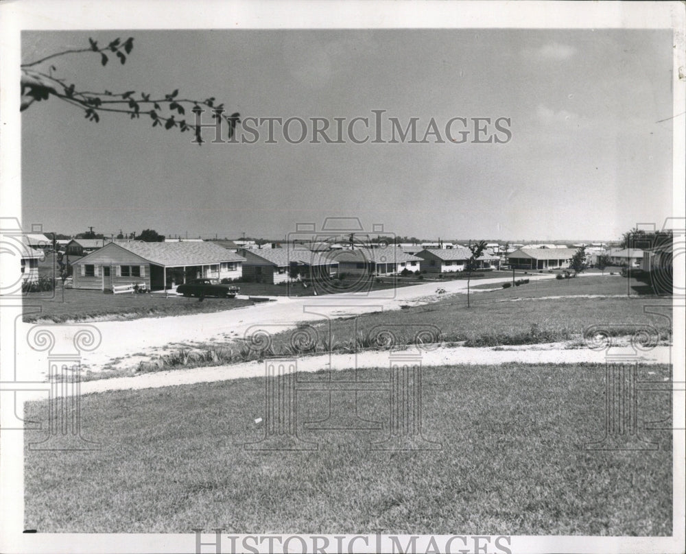 1958 Press Photo Country Club Hills - RRW53319 - Historic Images