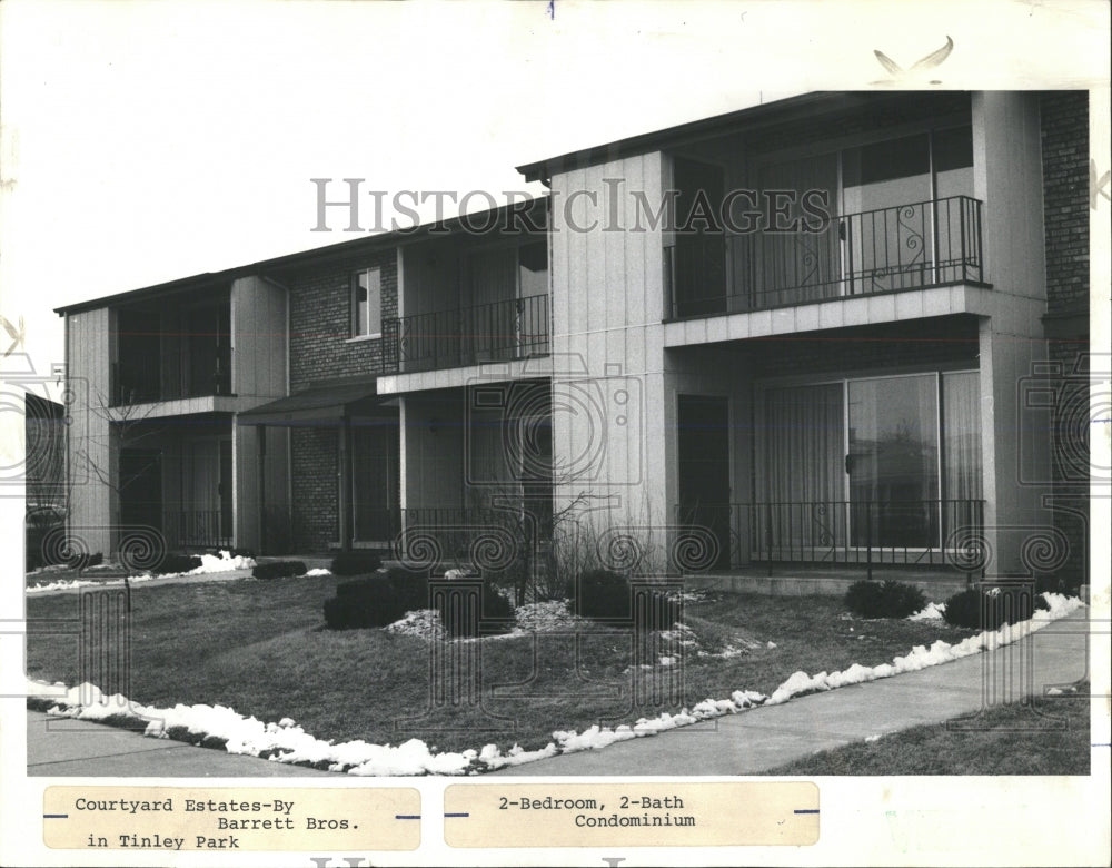 1975 Press Photo Courtyard Estates Condos - RRW53331 - Historic Images