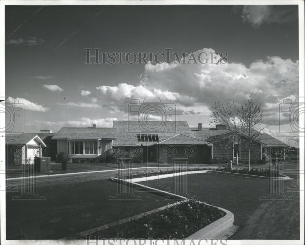 1971 Press Photo Enclosed Courtyard Briarwood Lakes Vil - RRW53351 - Historic Images