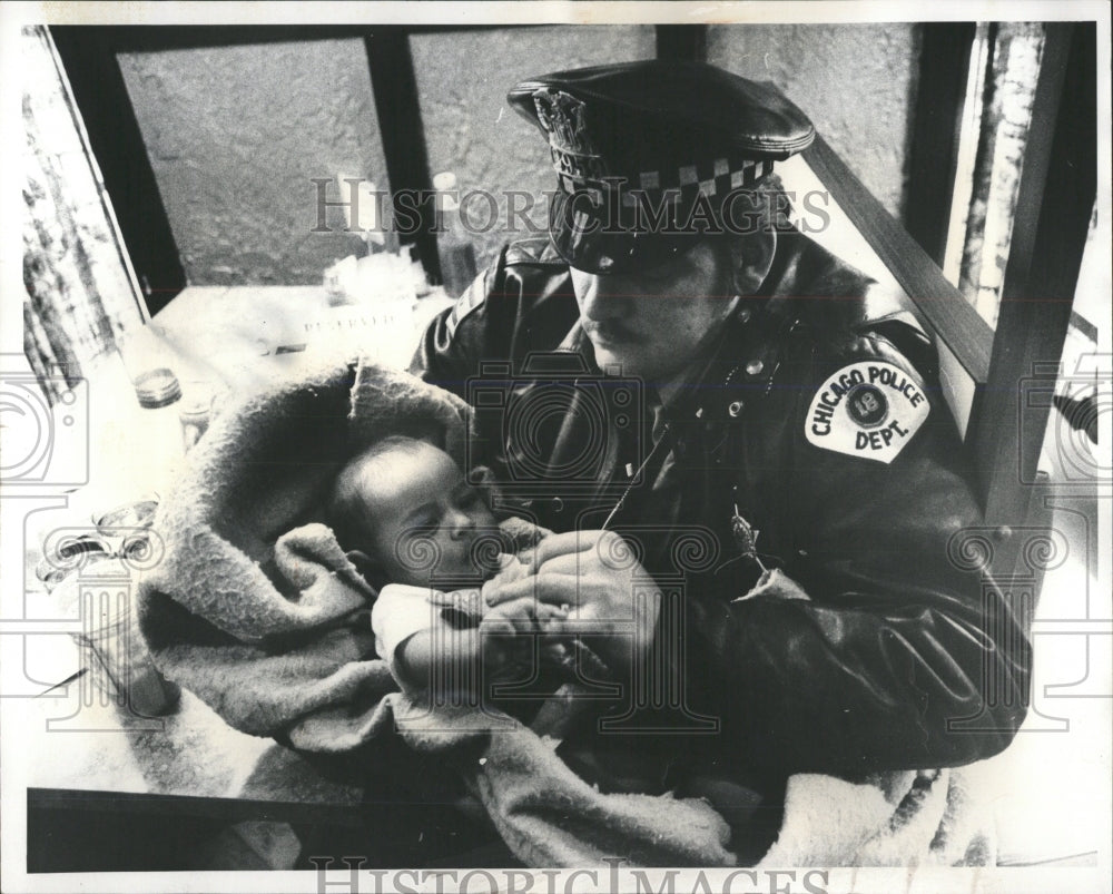 1977 Press Photo Joseph Cassidy Mario Riese Police Fire - RRW53385 - Historic Images