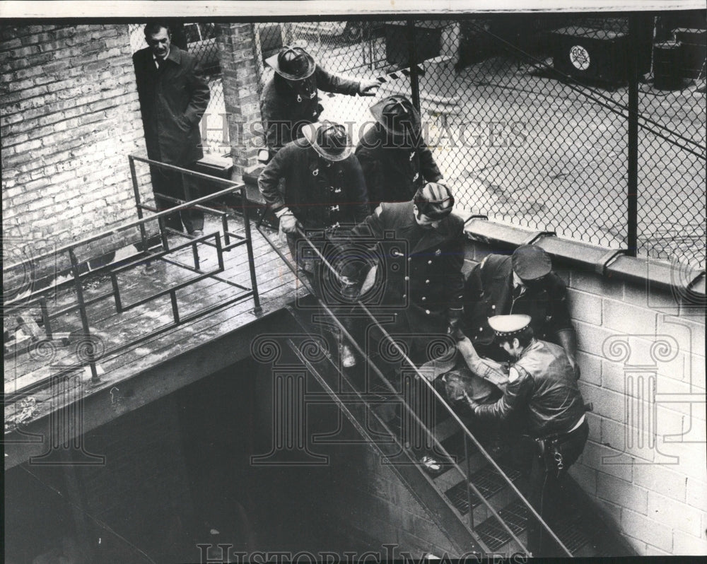 1975 Press Photo Chicago Area Fire Accident Victims - RRW53399 - Historic Images