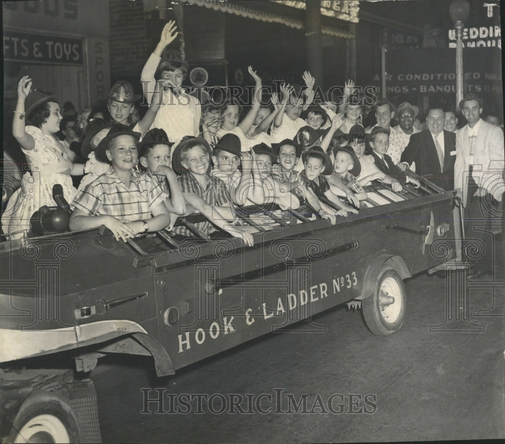 1957 Press Photo White Sox Daley Kids - RRW53427 - Historic Images