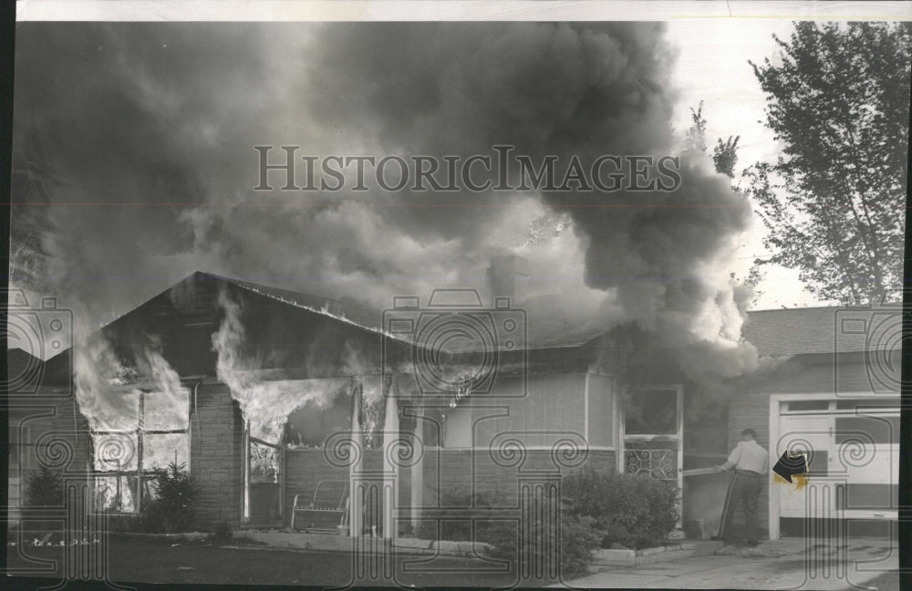 1960 Press Photo Carpentersville Illinois Fire - RRW53501 - Historic Images