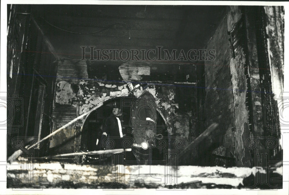 1980 Press Photo Chicago Firemen Fire Death - RRW53585 - Historic Images