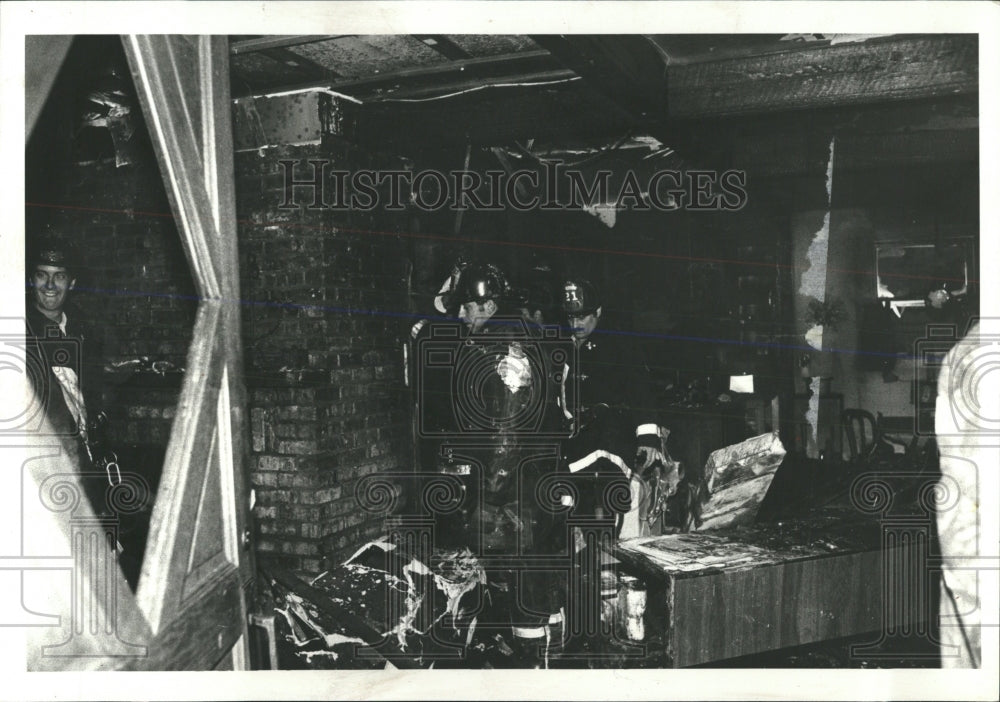 1979 Press Photo Firemen Apartment Fire - RRW53605 - Historic Images