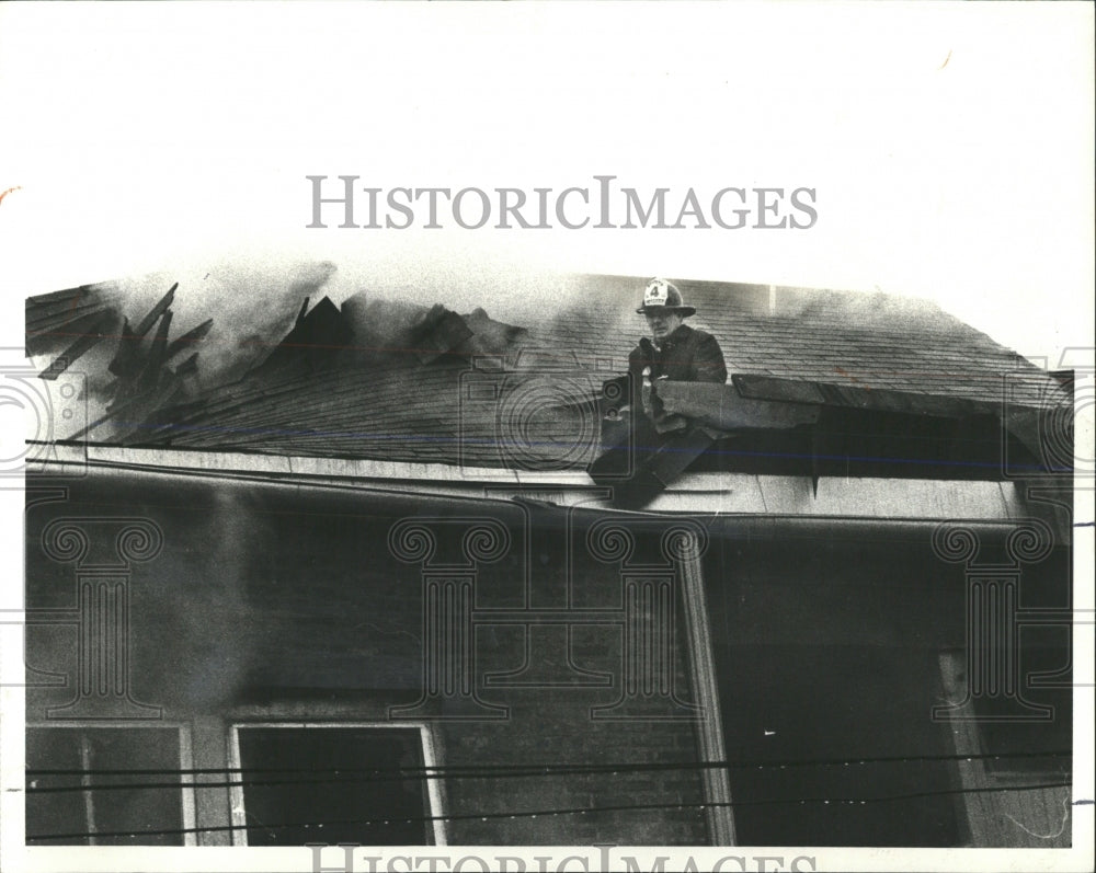 1980 Press Photo Firefighter Checks Damage - RRW53615 - Historic Images