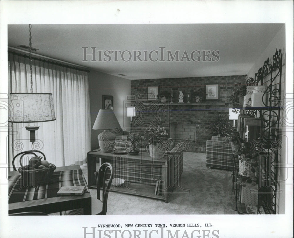 1980 Press Photo Family Room New Century Town - RRW53649 - Historic Images