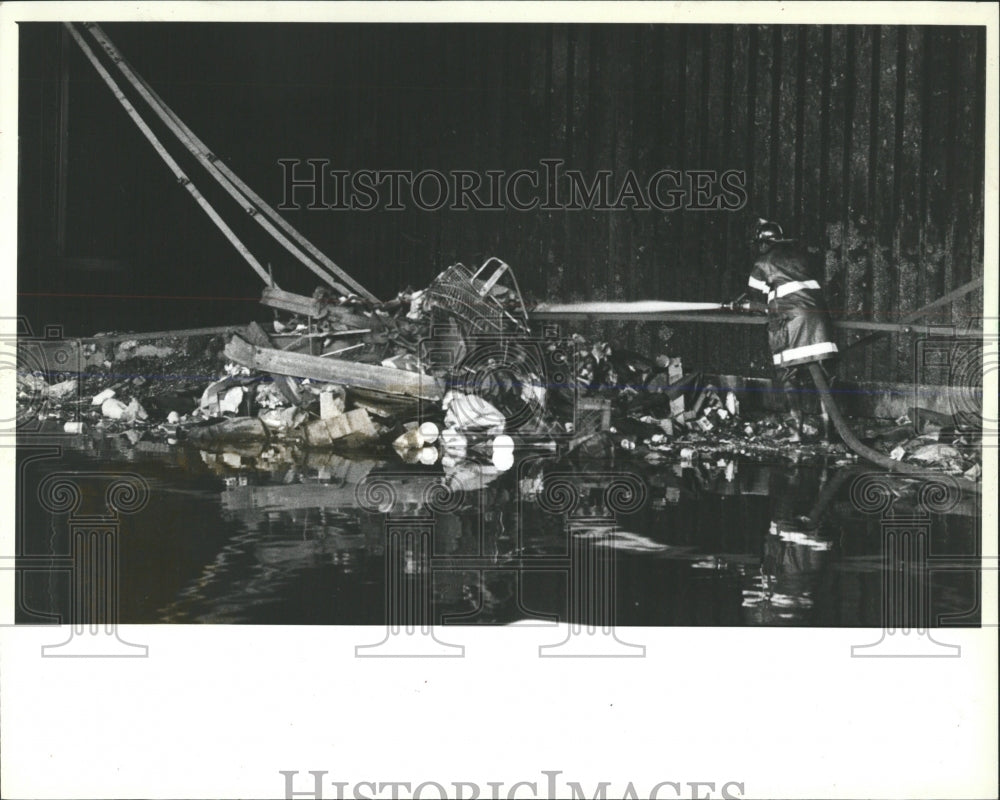 1983 Press Photo Chicago Fire Fireman City Incinerator - RRW53725 - Historic Images