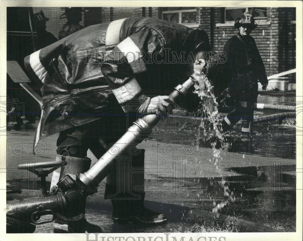 1984 Press Photo A Firefighter Douses His Head - RRW53733 - Historic Images