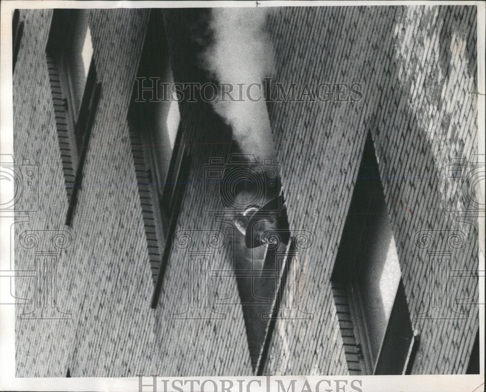 1977 Press Photo Fire Smoke 11th Floor - RRW53743 - Historic Images