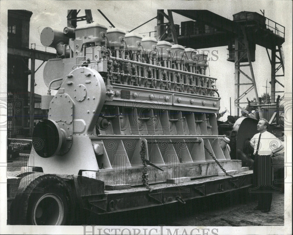 1965 Press Photo Diesel Engines - RRW53773 - Historic Images