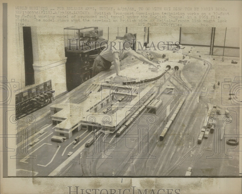 1968 Press Photo English Channel Rail Tunnel Model - RRW53835 - Historic Images