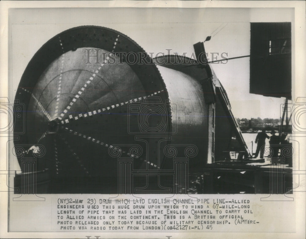 1961 Press Photo Allied Engineers English Channel Pipe - RRW53839 - Historic Images