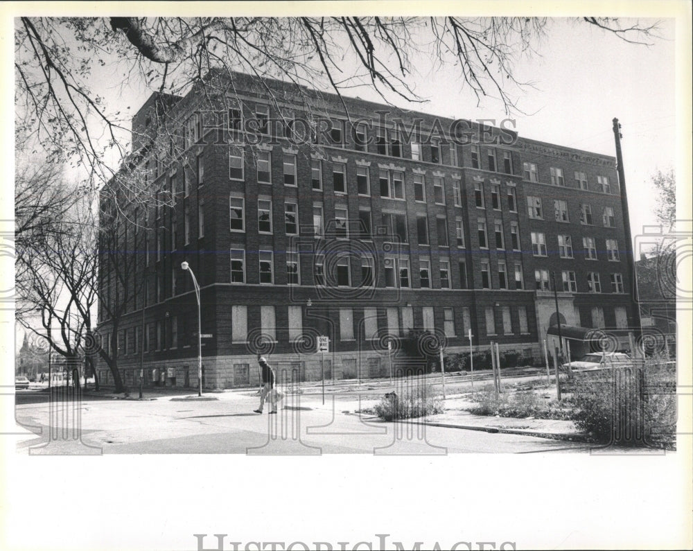 1990 Press Photo Exterior Closed Englewood Hospital - RRW53855 - Historic Images