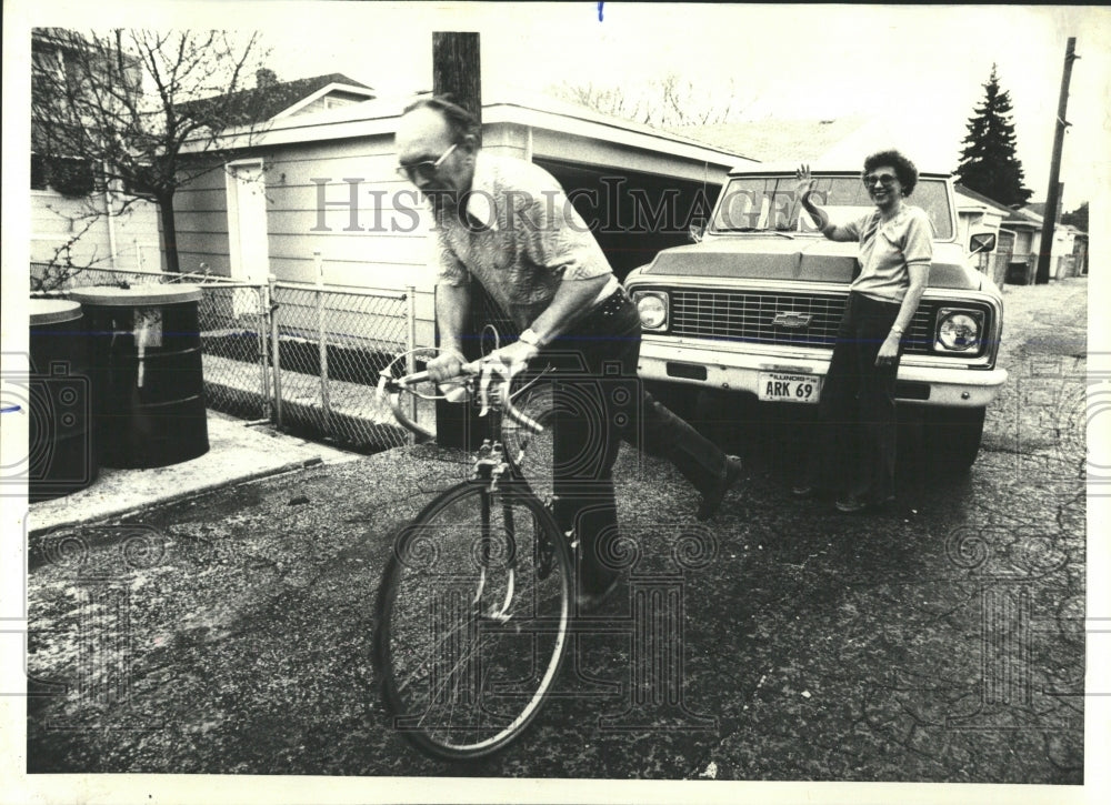 1979 Press Photo Except Weekend Business Deliver - RRW53889 - Historic Images