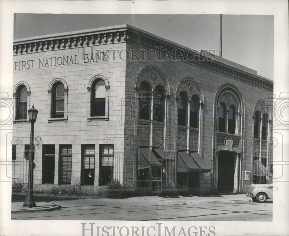 1946 Press Photo Old First National Bank Building Ill - RRW53949 - Historic Images