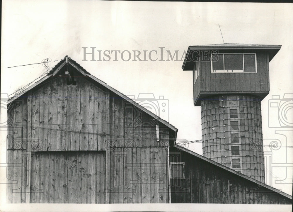 1970 Press Photo Weston Site Cabin Silo Old Farm - RRW53959 - Historic Images