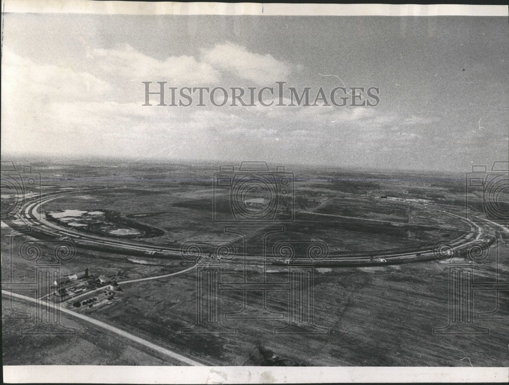 1971 Press Photo Buffalo Will Roam Outside Laboratory - RRW53961 - Historic Images