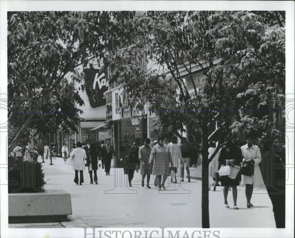 1969 Press Photo Englewood Shopping Concourse - RRW54109 - Historic Images